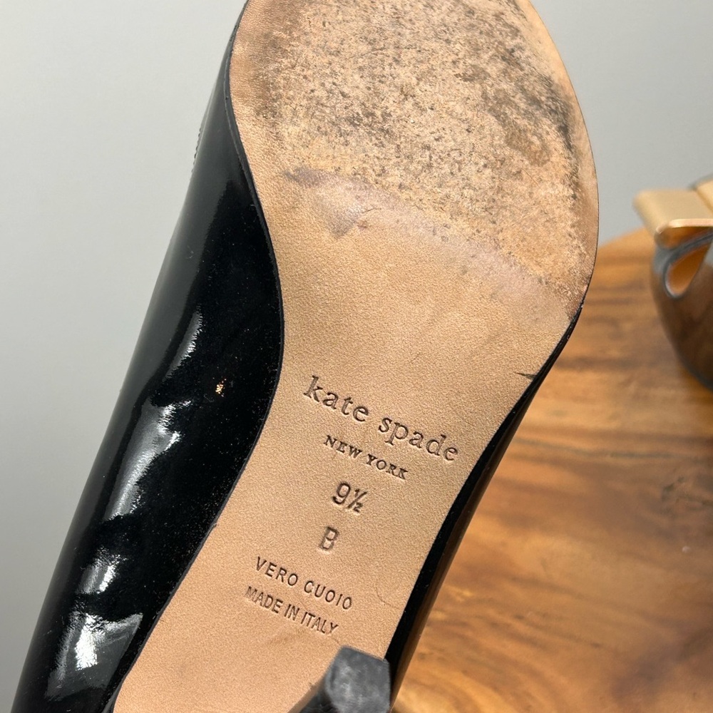 ♠️ Kate Spade Elegant Black Pumps with Gold Accent ♠️ - Picture 13 of 13